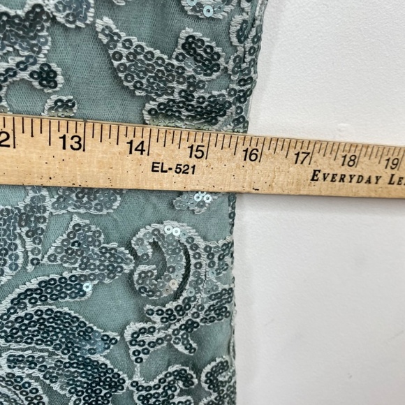 Tadashi Shoji Sequin Sheath Dress 8 Scalloped Lace Ice Silver Holiday New Years - Picture 10 of 12